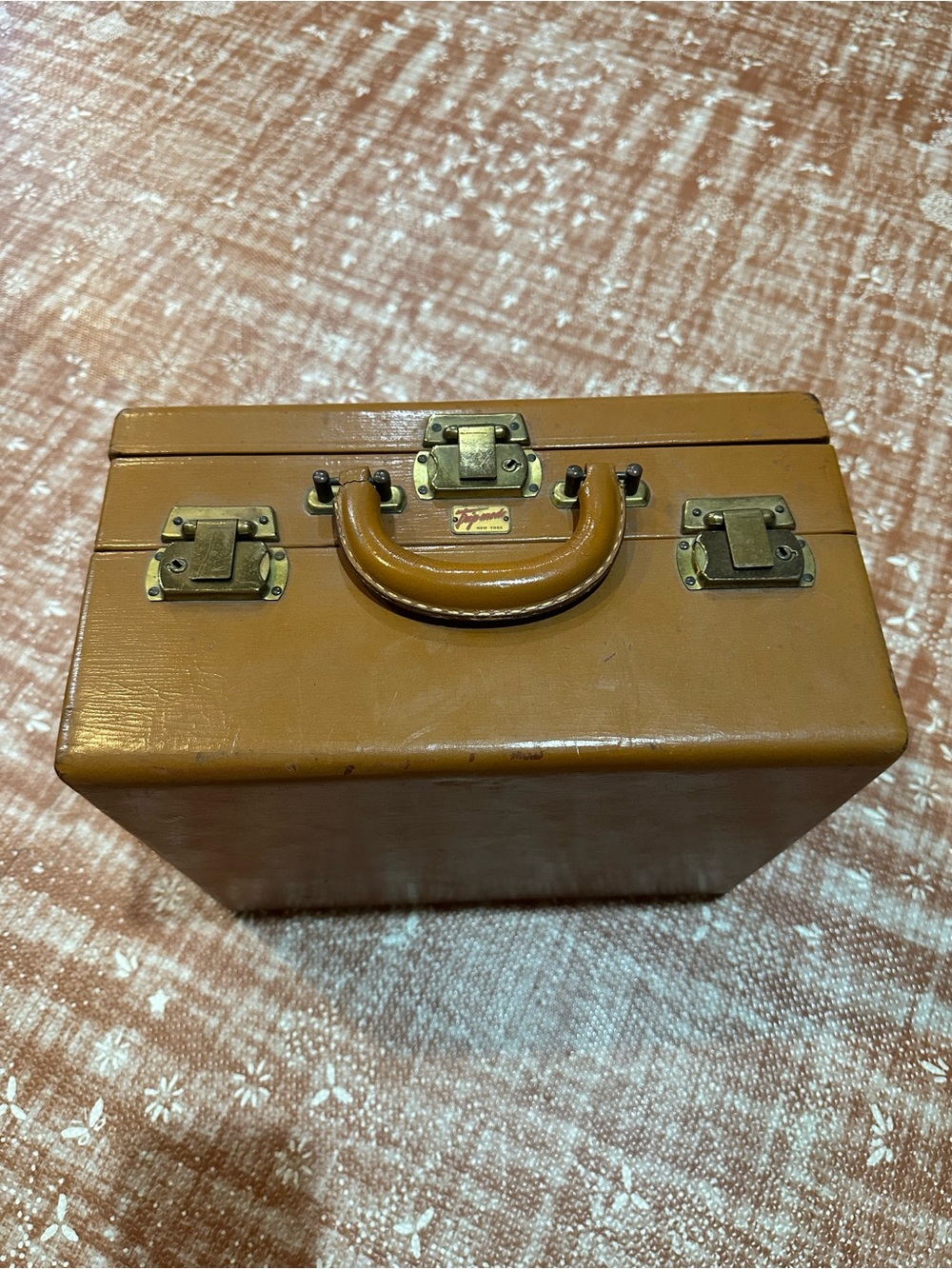 Vintage trip mode train case